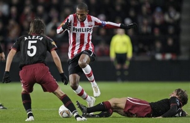 Giuleştenii au pierdut şi în Olanda şi au terminat pe ultimul loc în grupă » PSV - Rapid 2-1