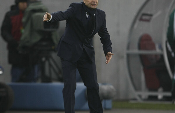 Nu mai suportă ”v-aţi ascunselea”! » Gazeta dezvăluie calvarul pe care-l parcurge Ilie Stan înaintea meciurilor