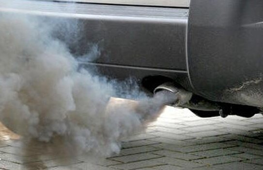 S-a decis: cine nu a plătit taxa de poluare o plăteşte la prima vînzare a maşinii