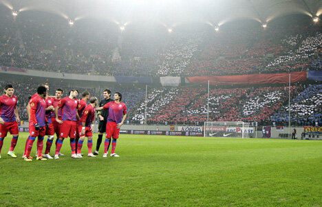 Mesajul Stelei către fani: ”Nu ne lăsaţi acum!”