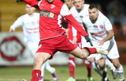 "Cîinii" intră în pauza de iarnă în postura de lideri » Tg. Mureş - Dinamo 0-1