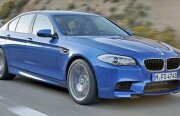 Cu un BMW M5 s-a realizat cea mai rapidă felicitare de Crăciun