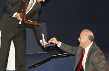 L-au ignorat timp de 5 ani, dar acum l-ar vrea la echipa naţională