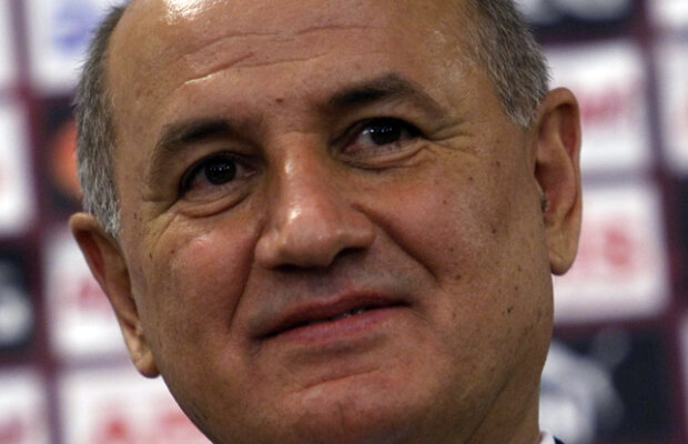 Ultima oră » Copos rămâne la Rapid, după ce o bancă i-a aprobat un credit de 1 leu :)