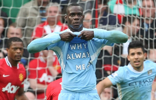 Mancini: "Ştiu că Balotelli fumează. Dacă era fiul meu, îl băteam la fund"
