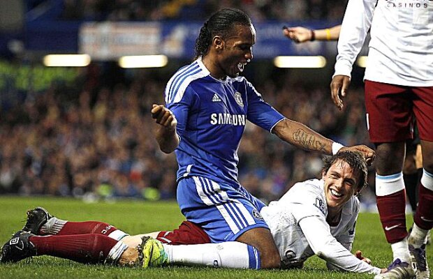 VIDEO Lui Drogba îi arde de glume: şi-a călărit un adversar :)