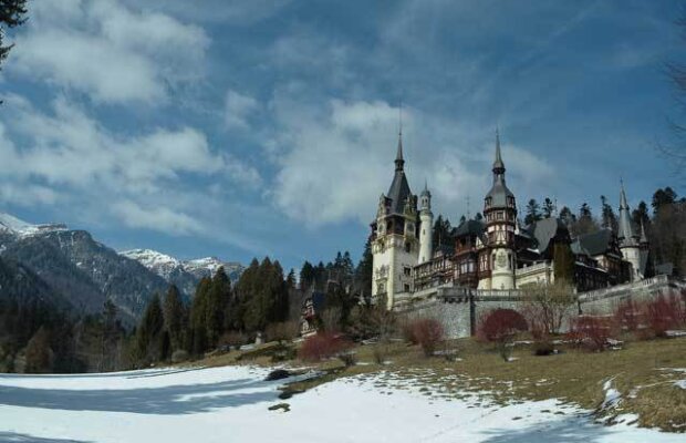 Vizite virtuale prin muzeele României. Peleş, Pelişor, Muzeul Ţăranului Român sau Muzeul "Astra" Sibiu pot fi explorate şi din faţa calculatorului