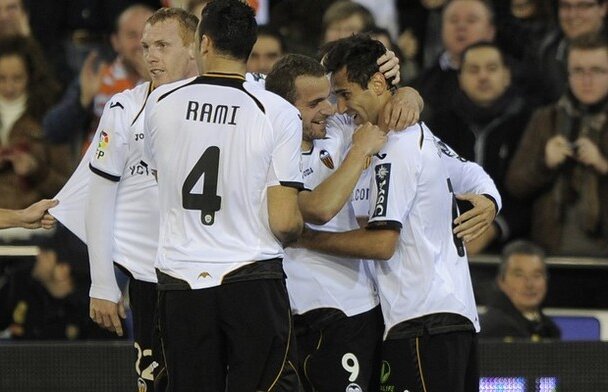 VIDEO Jonas a învins-o pe Sevilla cu un gol superb