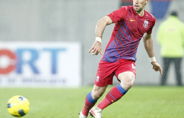 Speranţe pentru Latovlevici » Antrenorul lui Saint Etienne nu renunţă la el!