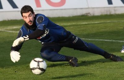 VIDEO Gafă INCREDIBILĂ » Portarul lui Real Sociedad i-a pus mingea pe tavă unui adversar