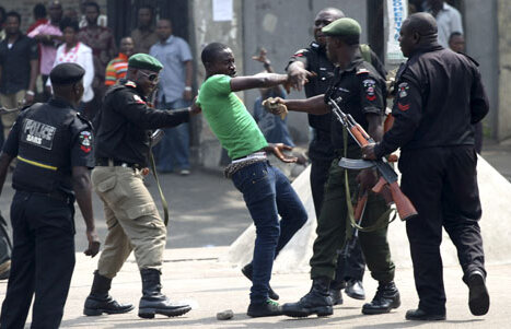 Sechestrat în Nigeria! » Bello nu s-a putut prezenta la reunirea Vasluiului din cauza protestelor