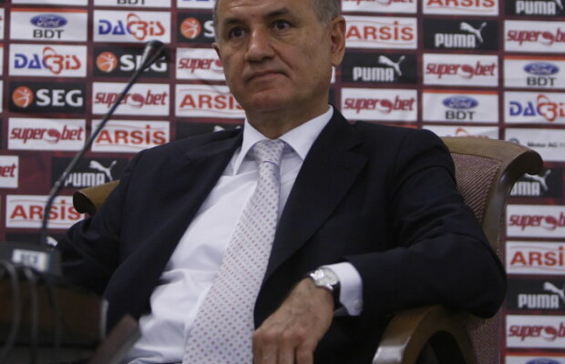 Copos le arată obrazul jucătorilor: "Aveţi salarii mai mari decît cele de la Dinamo şi Steaua"