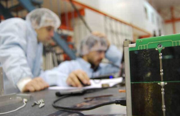 Primul satelit românesc, gata de lansare. Vezi cum arată şi ce vrem să facem cu "Goliat"