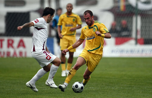 Rapid şi Vaslui fac schimb de jucători » Pavlovici in, Straton out!