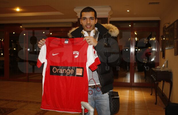 FOTO EXCLUSIV » Nasser a semnat cu Dinamo, azi face primul antrenament în Antalya