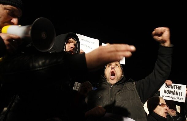 Rusoaicele de la Dinamo se tem de protestatari!