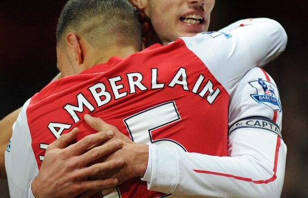 Robin van Persie a dezminţit existenţa unui conflict între el şi Arsene Wenger