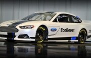 Ford a prezentat noul Fusion care va participa la NASCAR