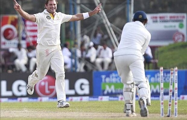 Un arbitru de crichet a omorît un spectator la un meci din Bangladesh :O