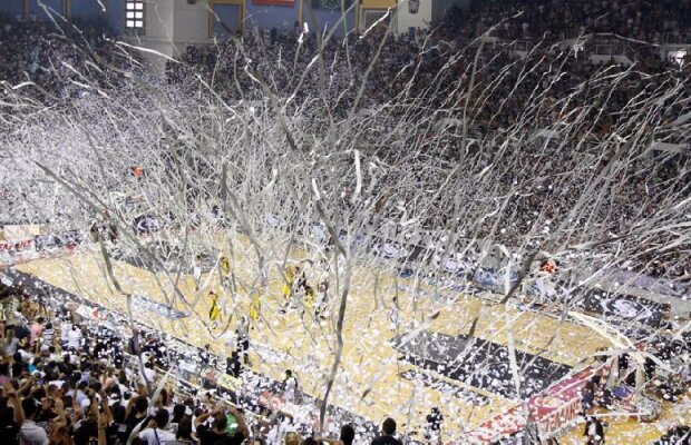 VIDEO Ce poate face rivalitatea extremă! Momente absolut senzaţionale la derbyurile dintre PAOK şi Aris Salonic