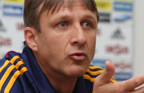 Săndoi: "Jucătorii tineri ar trebui folosiţi mai des la echipele de club"