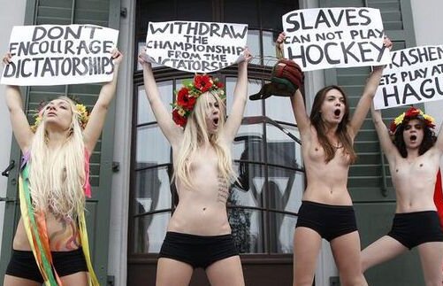 GALERIE FOTO Protest la -20°C împotriva Belarusului » La bustul gol din solidaritate slavă