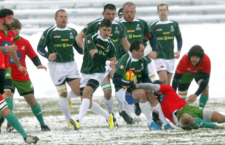 VIDEO Chinuiţi de frig şi de adversari! » La -5 grade Celsius, România s-a impus în faţa Portugaliei, scor 15-7