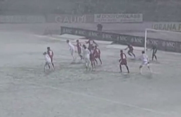 VIDEO Golul invizibil » Spune-ne de cîte reluări ai avut nevoie ca să vezi mingea :)