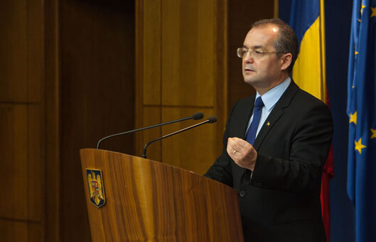 Boc a depus mandatul Guvernului pe care îl conduce de trei ani