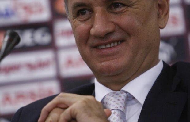 Copos dă bani doar dacă se joacă el! :) Nu plăteşte mult pentru fotbalişti propuşi de angajaţi!