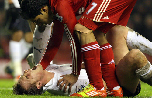 VIDEO Uruguayanul kung-fu » Sancţionat pentru rasism, Suarez a trecut la arte marţiale