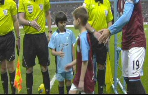 VIDEO Dovada că Suarez, Mutu şi Terry au greşit enorm! Un copil de 10 ani imită un gest lipsit total de fair play!