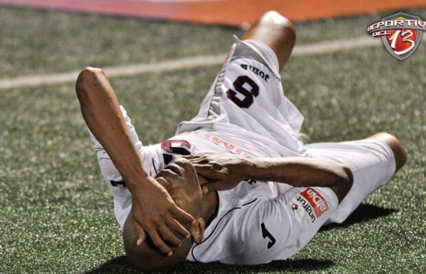 VIDEO Înspăimîntător! Jucător la un pas să se sufoce după ce a primit o piatră în gît