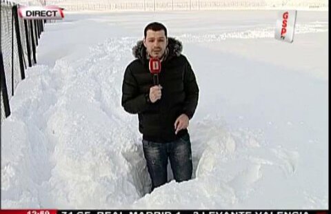 Bucureştiul sub zăpadă » În Regie zăpadă de 1 metru pe teren, în Giuleşti de 50 cm