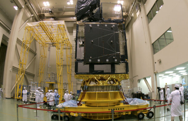 Aspiratorul spaţial. Elveţienii vor dezvolta un satelit care să adune gunoiul de pe orbită