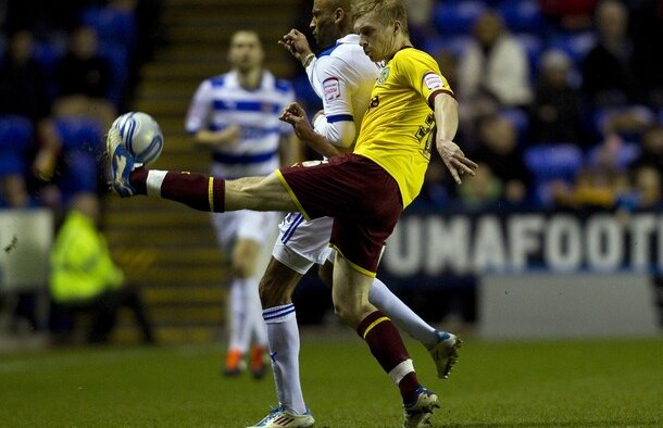 Sacrificiu dus la extrem în Anglia! Intervenţie de zile mari a unui fundaş