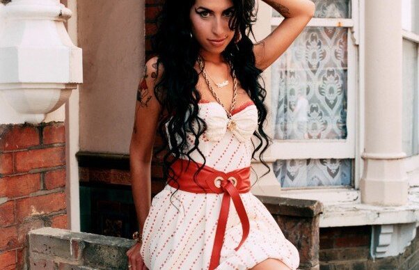 Amy Winehouse a pictat un tablou folosind propriul sange