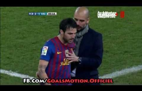 VIDEO Guardiola şi-a pierdut cumpătul! I-a dat un brînci lui Cesc de era să-l dărîme