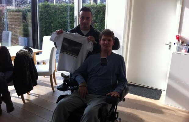 Suporterii Stelei l-au vizitat pe Neşu la el acasă: "Fii tare, Mihăiţă!"