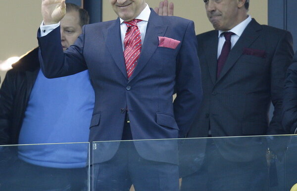 GIGI ADVERTISING: "E vagabond, tupeist ieşit din comun pe care-l distrug femeile. Vreau 3 milioane pe el!":D