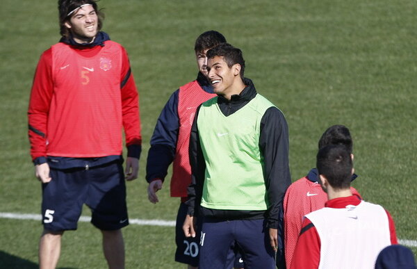 Străinii Stelei iau în rîs noua politică a lui Becali: "Putem sta şi noi cu românii?"