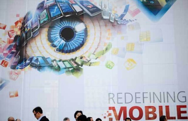 Înfrăţirea dintre Facebook şi operatorii telecom