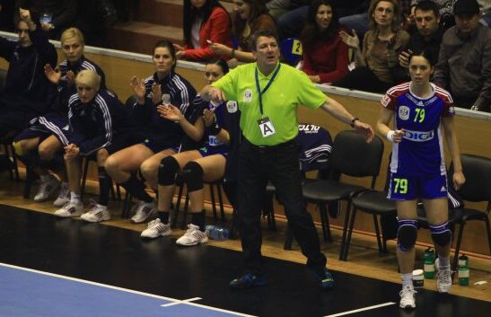 Fetele de la Oltchim pedepsite după rezultatele slabe cu Buducnost şi Metz » Contracte înjumătăţite