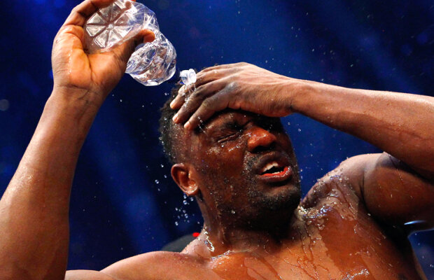 VIDEO Provocat de Haye, Chisora a fost pedepsit extrem de dur pentru reacţie