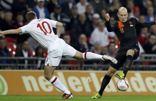 VIDEO Olandezii au reînvăţat să cîştige, dar Van Marwijk e îngrijorat: ”Am fost neglijenţi şi vulnerabili”