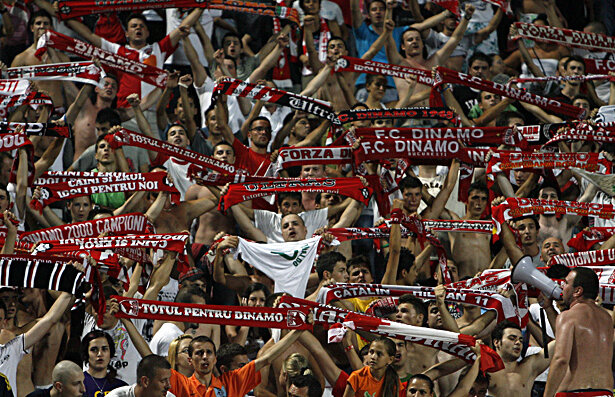 Dinamoviştii sînt uimiţi: "Se vînd biletele ca pîinea caldă!". Se termină tichetele la tribuna a II-a!