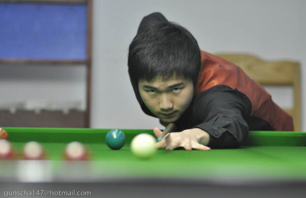 VIDEO Un thailandez a reuşit o execuţie fantastică la snooker. Nici lui nu i-a venit să creadă