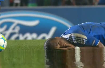 VIDEO ”Artistul” Didier» Drogba a simulat ca în filme o lovitură în figură