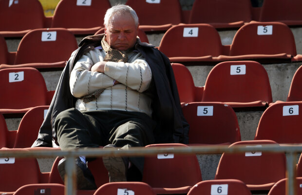 IMAGINEA ZILEI Fanii dinamovişti, "entuziasmaţi" de spectacolul din teren :D