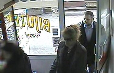 Vezi primele imagini de la jaful de 100.000 de euro şi semnalmentele suspecţilor (VIDEO)